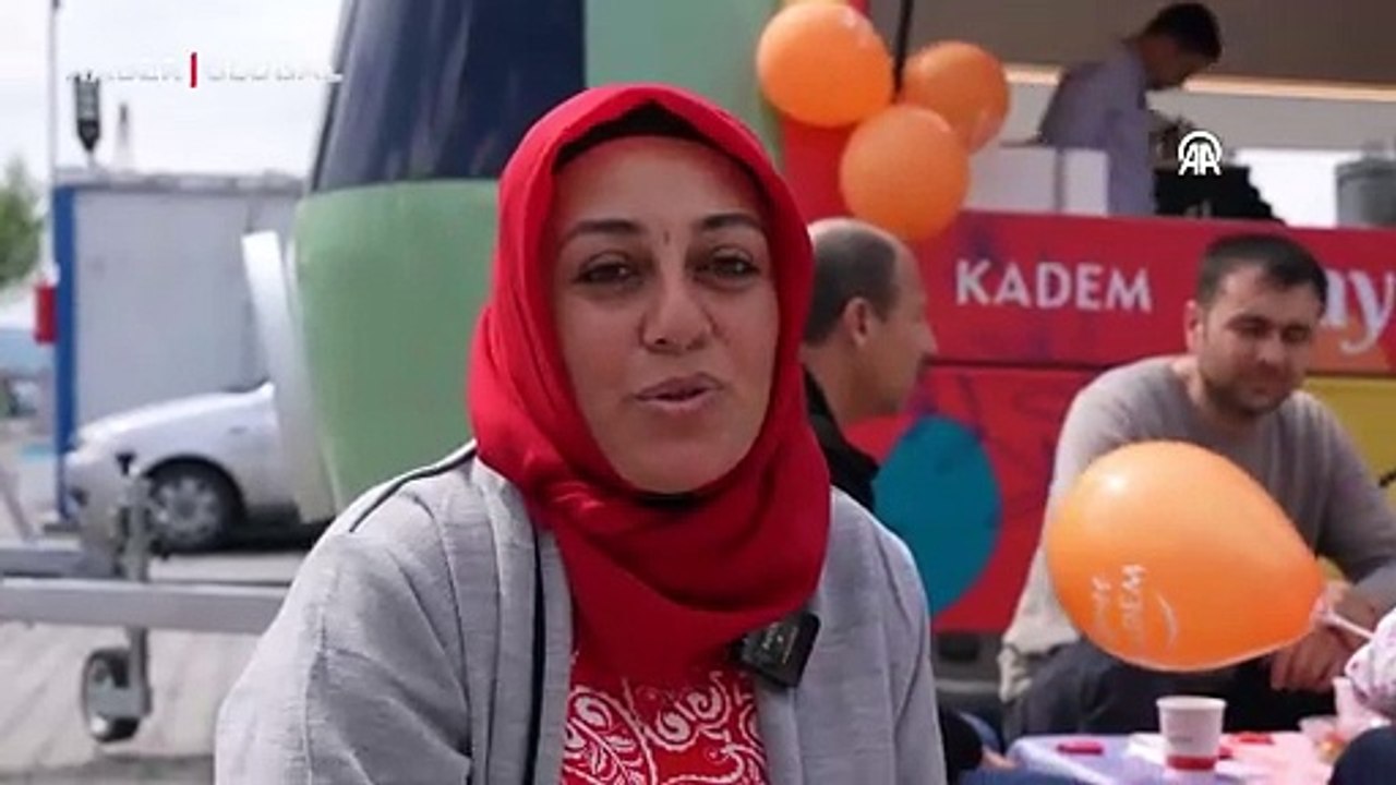 KADEM'den "Bayram Karavanı" ile depremzedelere ikram