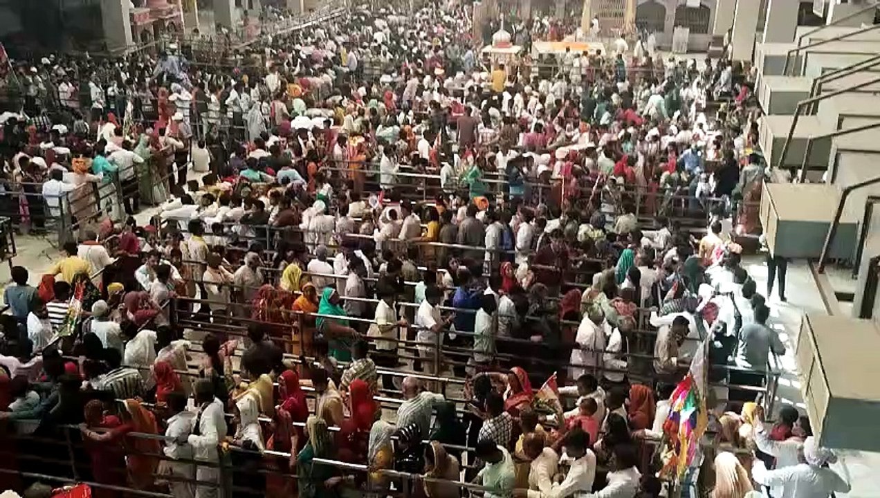 Watch Video: बाबा रामदेव समाधि दर्शन को उमड़ा आ...
