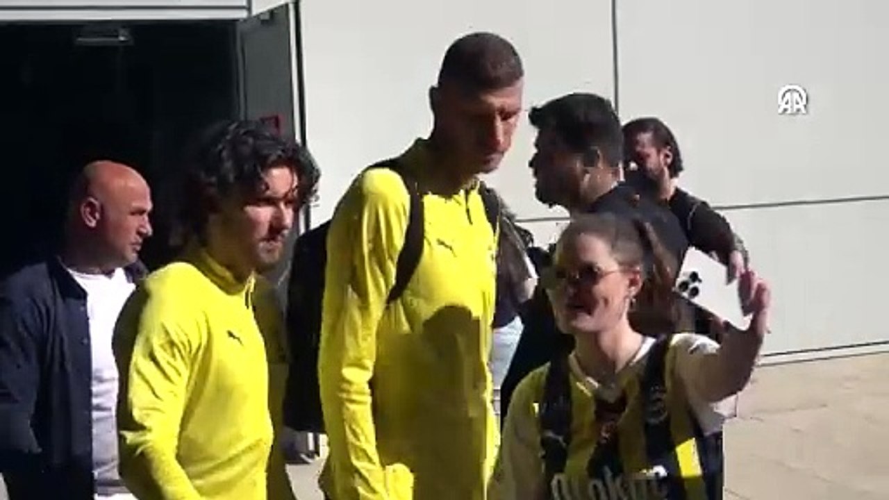 Fenerbahçe, Olympiakos maçı için Yunanistan’a geldi