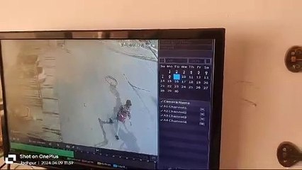 दस मिनट में व्यापारी की कार से पांच लाख रुपए चोरी