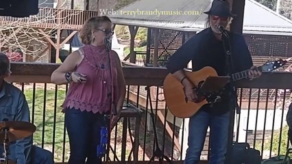 Terry&Brandy @ Roaring River Vineyards