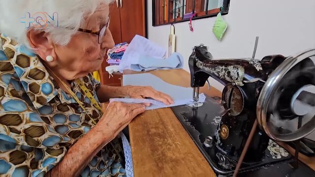 mqn-!102 años y todavía cose ropa!-100424