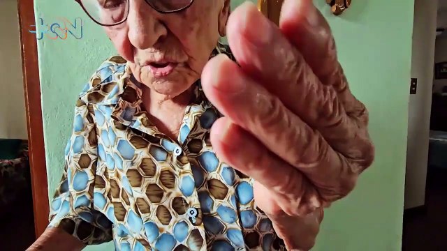 mqn-2-!102 años y todavía cose ropa!-100421