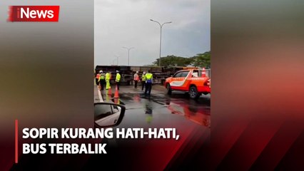 Sopir Diduga Kurang Hati-Hati, Bus Setia Negara Terbalik di Tol Cipali