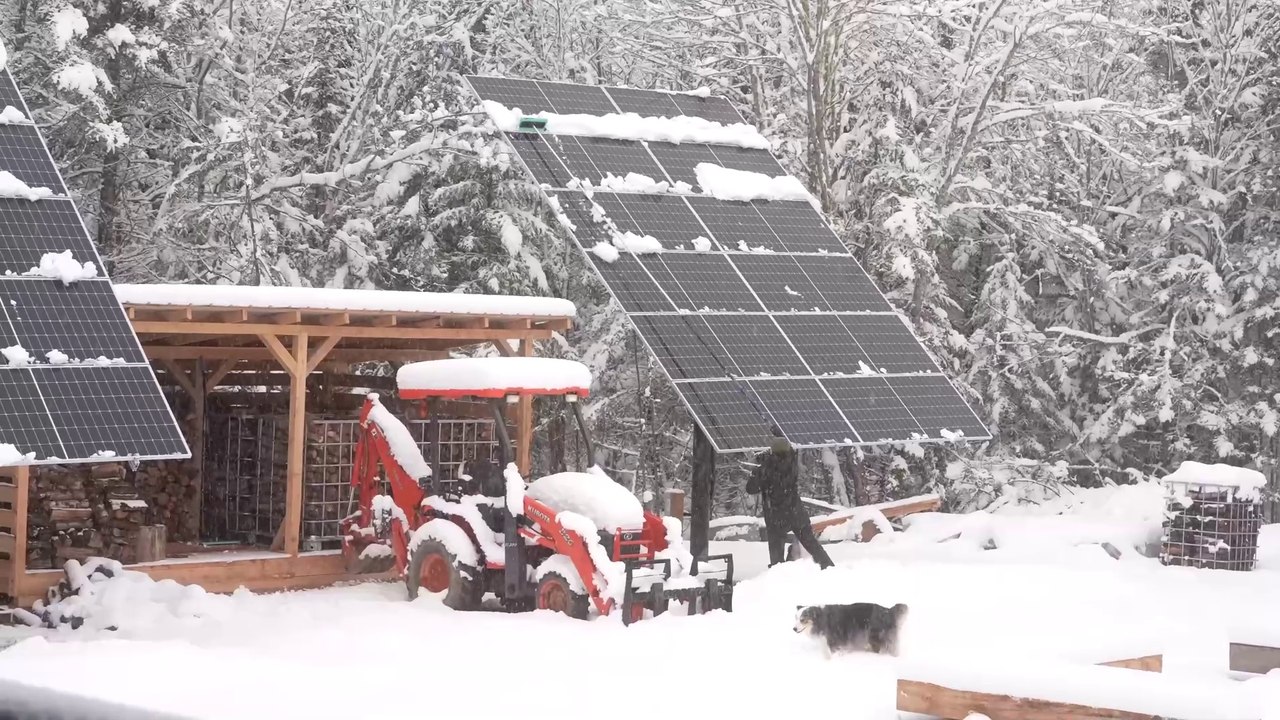 Winter storm hits off-grid cabin