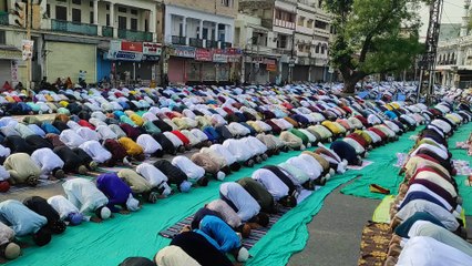 Video... ईद की नमाज अदा कर देश में अमन चैन की दुआएं मागी