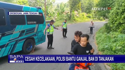 Cegah Kecelakaan, Tim Urai Polres Grobogan Bantu Ganjal Ban di Tanjakan Jati Pohon