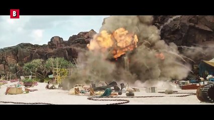 Survivors VS The Giant HellCrab - Love and Monsters - CLIP