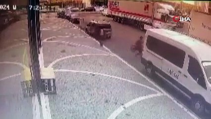 Beylikdüzü'nde bayram namazını fırsat bilen hırsızlar kamerada: Bisiklet ve akülü araba çaldılar