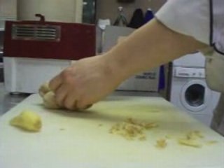 Kitchen Timesaver: Efficient Ginger Peeling Technique
