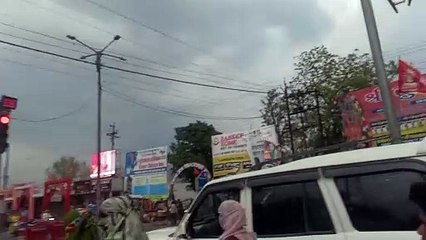 Weather: तेज हवाओं ने मचाई तबाही, गिरे पेड़, उड़े टीन शेड