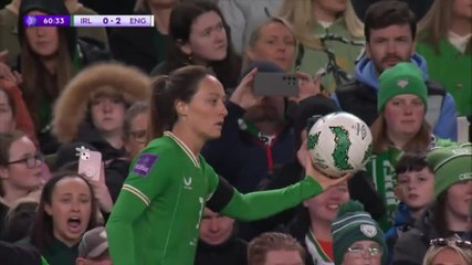 Video, Megan Campbell e la rimessa laterale di 38 metri!