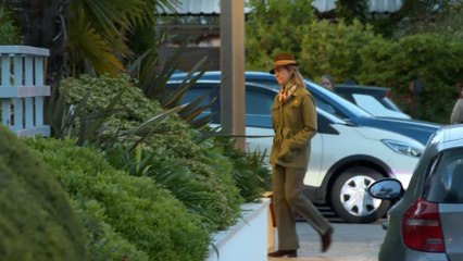 La infanta Elena visita a su madre, la reina Sofía, en el hospital