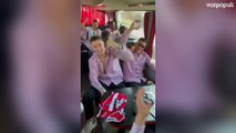 Los jugadores del Athletic de Bilbao, de 'fiesta' en el bus antes de la Gabarra