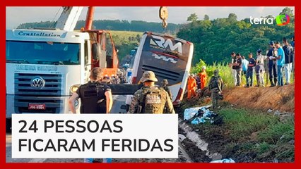 Ônibus de turismo tomba em rodovia na Bahia e deixa 8 mortos