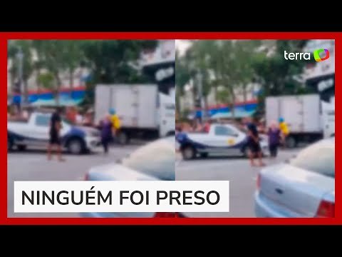 Homens armados com facas discutem em praça no litoral de SP