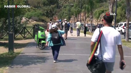 Antalya tıklım tıklım: İstanbul'u aratmayan tatil yoğunluğu kamerada