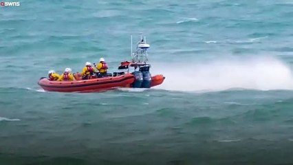 RNLI heroes rescue a stranded humpback whale