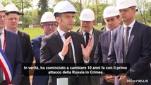 Macron posa la prima pietra di una fabbrica di munizioni in Francia
