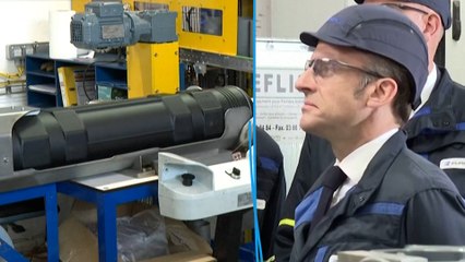 « Économie de guerre » : Emmanuel Macron pose la première pierre d'une usine de poudre pour obus