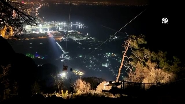 Antalya'da teleferik kabinlerinde mahsur kalanları kurtarma çalışmaları devam ediyor