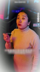 Cô gái này mỗi lần mua keo hồ lô đều sẽ cho chó ăn trước rồi mới đưa cho chủ nhân để b-á-o t-h-ù phú bà á-c b-á