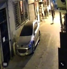 İzmir'de trans kadınlara saldırı: Evleri taşlandı, darp edildiler
