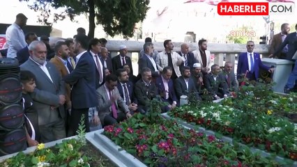 Fatih Erbakan, Babasının Mezarını Ziyaret Etti