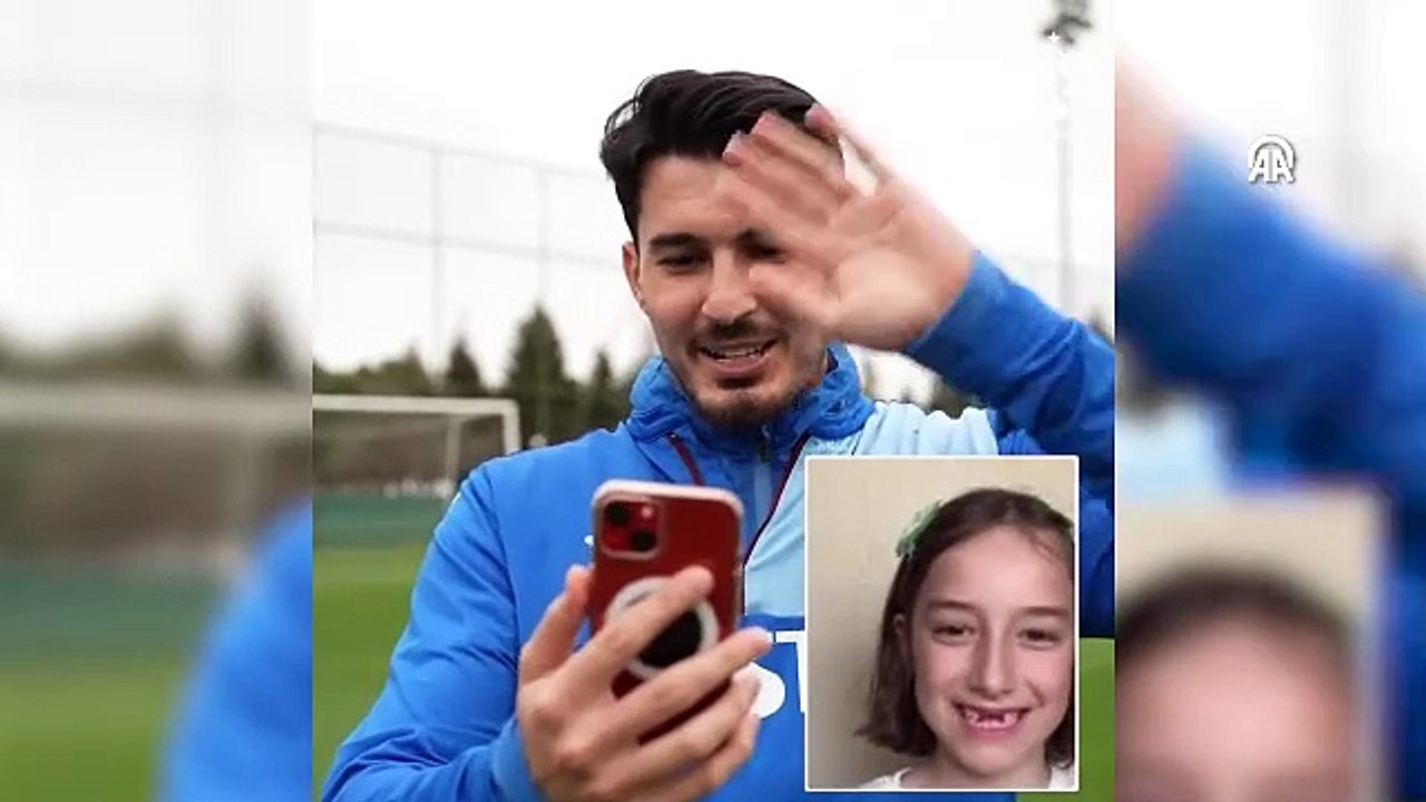 Sınıfının tek Trabzonspor taraftarı Melis, takım kaptanı Uğurcan'la görüştü
