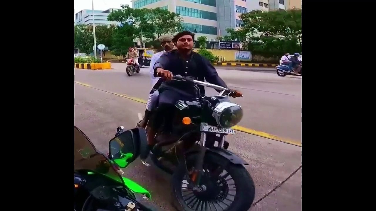 Quand tu veux trop être cool en moto... beaucoup trop