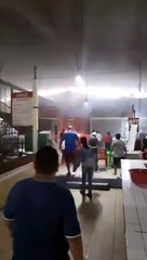 Susto en el mercado Mutualista tras incendiarse un puesto del sector comidas