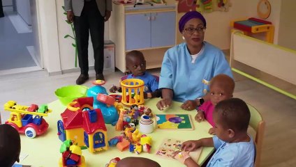 La Première Dame du Gabon visite l'Hôpital Mère-enfant de Bingerville
