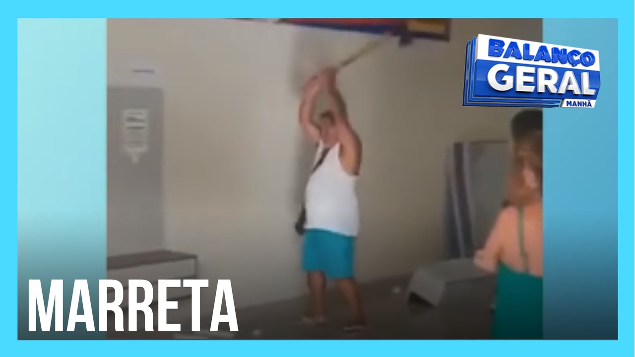 Idoso quebra tudo em uma loja de móveis com um machado