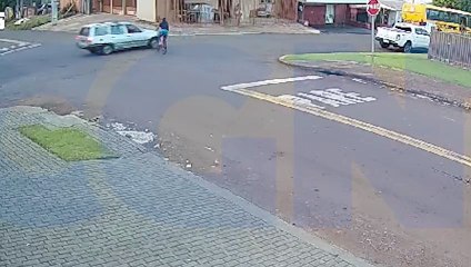 Câmera flagra acidente que deixou ciclista ferida no São Cristóvão