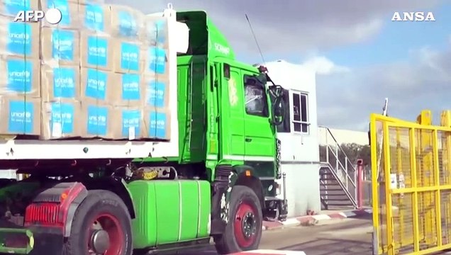 Gaza, camion di aiuti umanitari al valico di Kerem Shalom