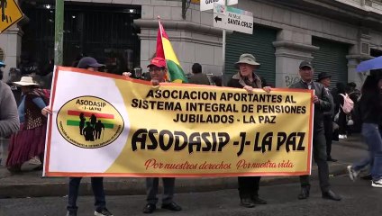 Médicos de Bolivia protestan contra la jubilación obligatoria a los 65 años