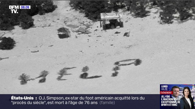 Trois naufragés secourus sur une île au beau milieu du Pacifique grâce à leur immense HELP en feuilles de palmier