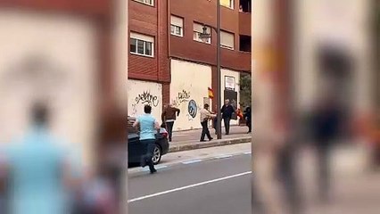 Manifestantes de extrema derecha agreden al exalcalde socialista de Ponferrada