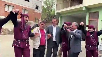 İmamoğlu doğduğu köyde hemşehrileriyle horon tepti