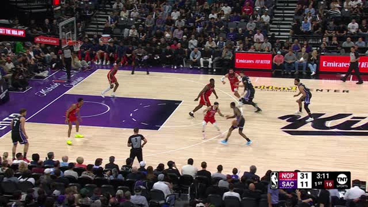 Williamson steals and powers to the rim