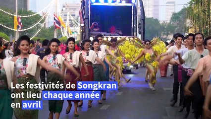 Des chars dans les rues de Bangkok pour les célébrations du Nouvel An