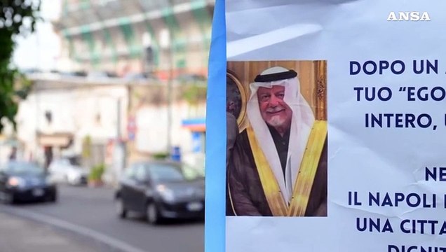 Napoli, manifesti dei tifosi contro De Laurentiis e squadra: Chiediamo rispetto