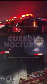 #Preliminar Al interior de una bodega de alimentos para animales, un fuerte incendio fue sofocado por bomberos de diferentes municipios en El Salto #GuardiaNocturna