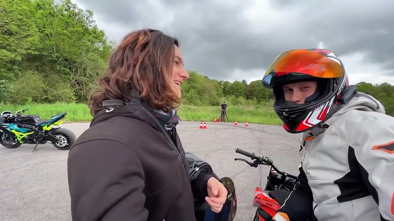 MOTO DRIFT BATTLE with WORLDS BEST WOMAN STUNT RIDER Sarah Lezito - KTM ...