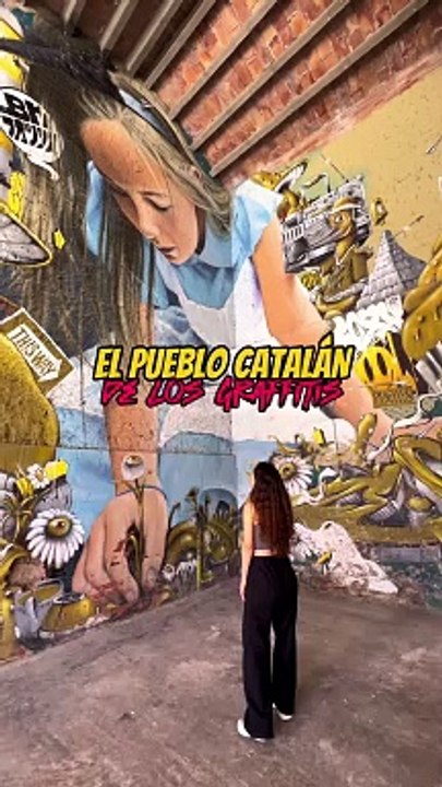 El pueblo de Penelles con graffitis