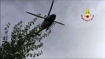 Ragazzi bloccati dalla corrente su una roccia: salvati con l'elicottero dai vigili del fuoco