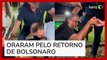 Vídeo mostra empresário ‘ungindo’ pé de Bolsonaro