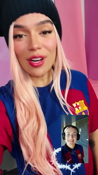 ¡Mira la camiseta del FC Barcelona con el logo de Karol G!