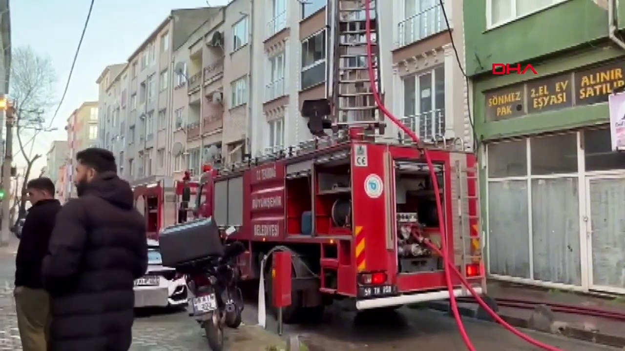 5 Katlı Binanın Çatısı Alev Alev Yandı