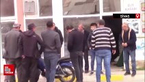 Sivas'ta yakıt kaçağını çakmakla kontrol edince motosiklet yandı